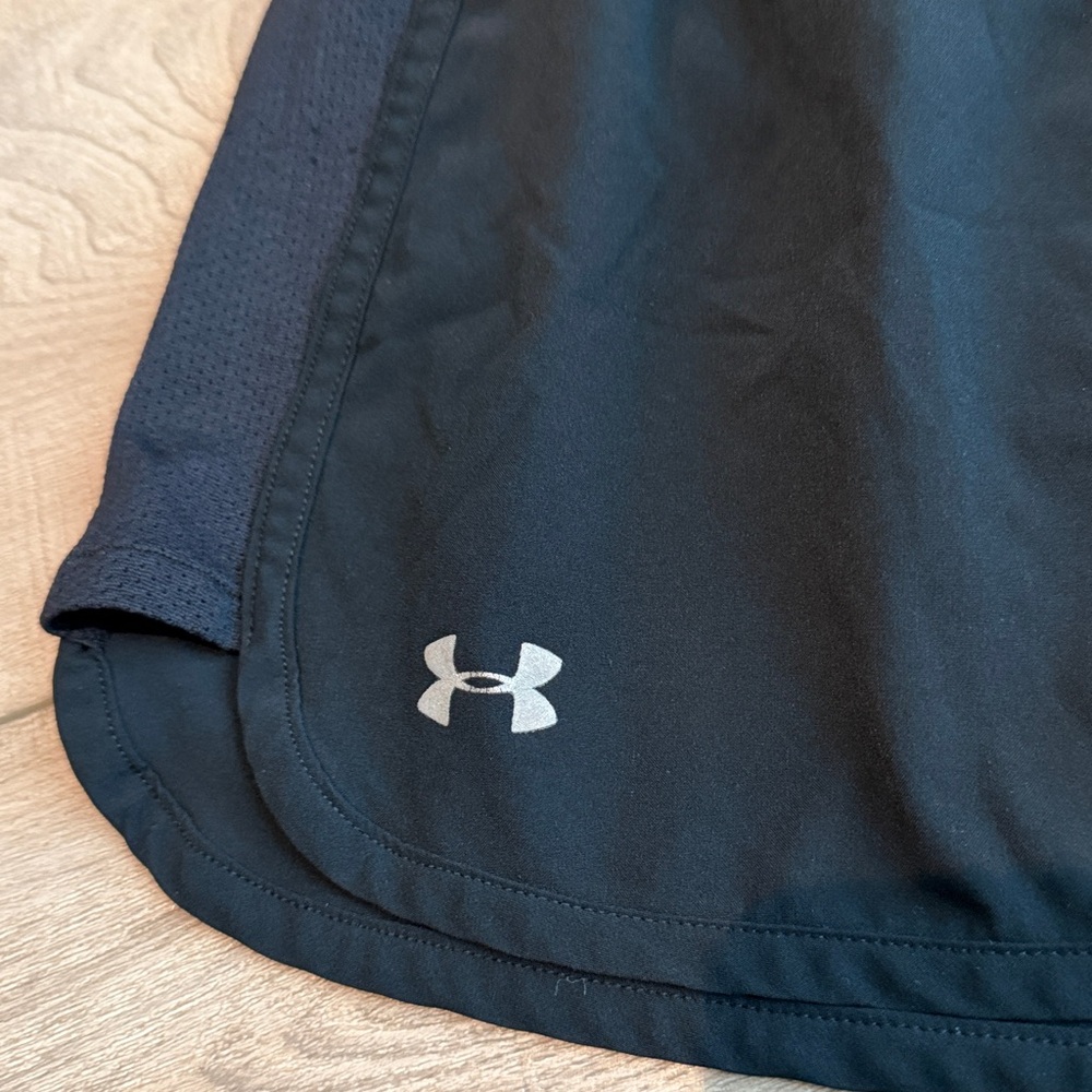 Black Under Armour Shorts with Built in Lining- Womens S - Picture 2 of 5